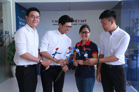 qua-tang-8-3-tai-viet-my-